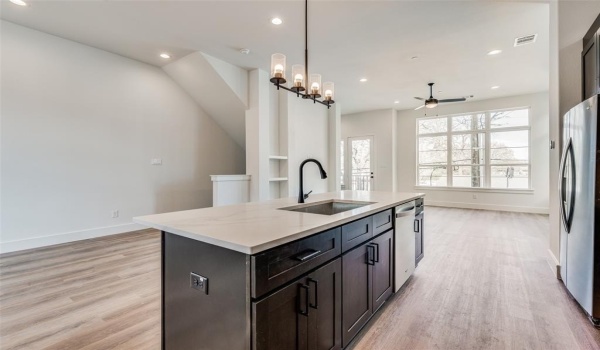 13325 Bee Street #104, Farmers Branch, TX 75234, 3 Bedrooms Bedrooms, ,3 BathroomsBathrooms,Residential,For Sale,13325 Bee Street,20815699