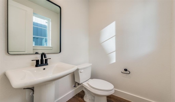 13325 Bee Street #104, Farmers Branch, TX 75234, 3 Bedrooms Bedrooms, ,3 BathroomsBathrooms,Residential,For Sale,13325 Bee Street,20815699