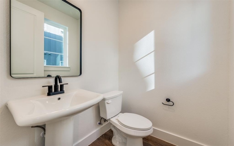 13325 Bee Street #104, Farmers Branch, TX 75234, 3 Bedrooms Bedrooms, ,3 BathroomsBathrooms,Residential,For Sale,13325 Bee Street,20815699