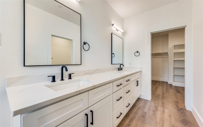 13325 Bee Street #104, Farmers Branch, TX 75234, 3 Bedrooms Bedrooms, ,3 BathroomsBathrooms,Residential,For Sale,13325 Bee Street,20815699