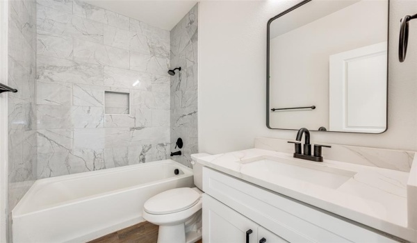 13325 Bee Street #104, Farmers Branch, TX 75234, 3 Bedrooms Bedrooms, ,3 BathroomsBathrooms,Residential,For Sale,13325 Bee Street,20815699