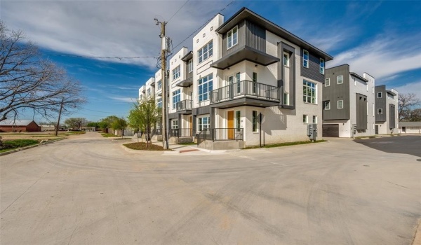 13325 Bee Street #104, Farmers Branch, TX 75234, 3 Bedrooms Bedrooms, ,3 BathroomsBathrooms,Residential,For Sale,13325 Bee Street,20815699