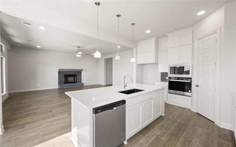 4006 Foot Hills Drive, Midlothian, TX 76065, 3 Habitaciones Habitaciones , ,2 BañosBaños,Residential,En Venta,4006 Foot Hills Drive,20812022