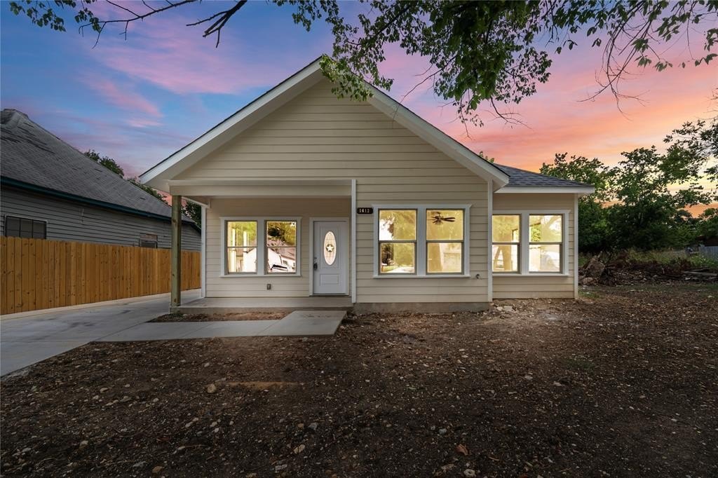 1612 E Leuda Street, Fort Worth, TX 76104, 4 Bedrooms Bedrooms, ,2 BathroomsBathrooms,Residential,For Sale,1612 E Leuda Street,20815836