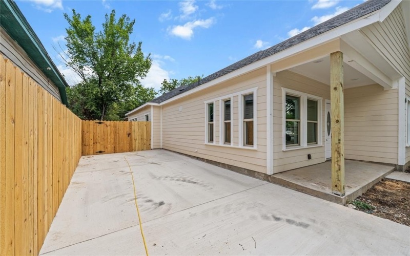 1612 E Leuda Street, Fort Worth, TX 76104, 4 Bedrooms Bedrooms, ,2 BathroomsBathrooms,Residential,For Sale,1612 E Leuda Street,20815836