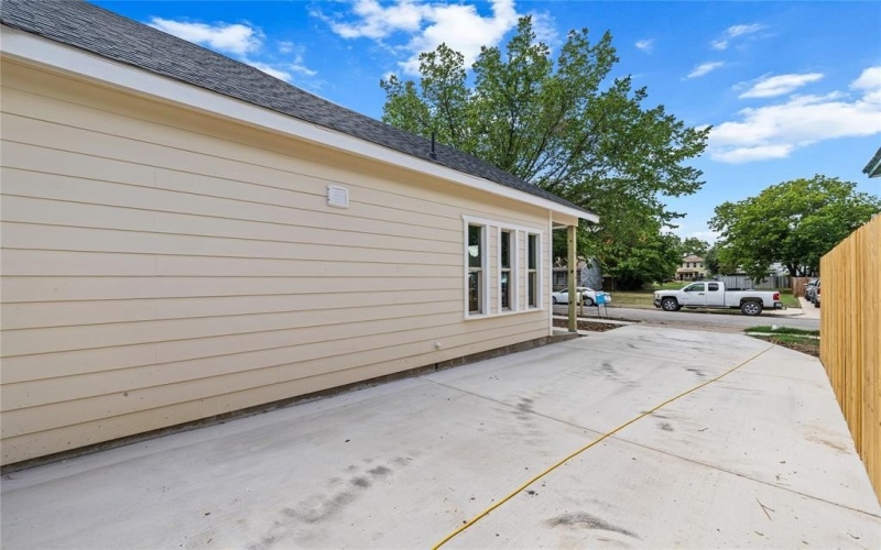 1612 E Leuda Street, Fort Worth, TX 76104, 4 Bedrooms Bedrooms, ,2 BathroomsBathrooms,Residential,For Sale,1612 E Leuda Street,20815836