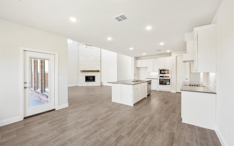 329 Sparkling Springs Drive, Waxahachie, TX 75165, 5 Habitaciones Habitaciones , ,5 BañosBaños,Residential,En Venta,329 Sparkling Springs Drive,20815994