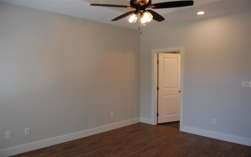 2510 Lakeridge Drive, Granbury, TX 76048, 3 Bedrooms Bedrooms, ,2 BathroomsBathrooms,Residential,For Sale,2510 Lakeridge Drive,20816158