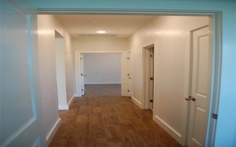 2510 Lakeridge Drive, Granbury, TX 76048, 3 Bedrooms Bedrooms, ,2 BathroomsBathrooms,Residential,For Sale,2510 Lakeridge Drive,20816158
