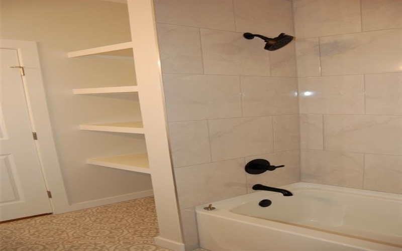 2510 Lakeridge Drive, Granbury, TX 76048, 3 Bedrooms Bedrooms, ,2 BathroomsBathrooms,Residential,For Sale,2510 Lakeridge Drive,20816158