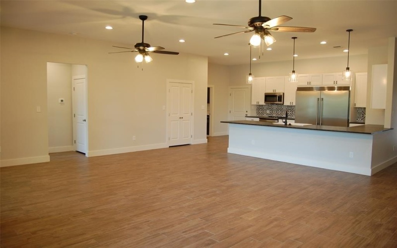 2510 Lakeridge Drive, Granbury, TX 76048, 3 Bedrooms Bedrooms, ,2 BathroomsBathrooms,Residential,For Sale,2510 Lakeridge Drive,20816158