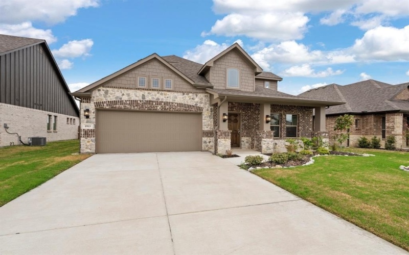 1913 Nightfall Drive, Venus, TX 76084, 5 Bedrooms Bedrooms, ,3 BathroomsBathrooms,Residential,For Sale,1913 Nightfall Drive,20816335