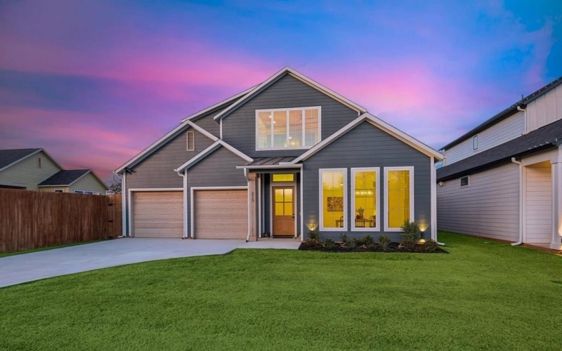 313 Rusk Street, Roanoke, TX 76262, 4 Bedrooms Bedrooms, ,3 BathroomsBathrooms,Residential,For Sale,313 Rusk Street,20813921