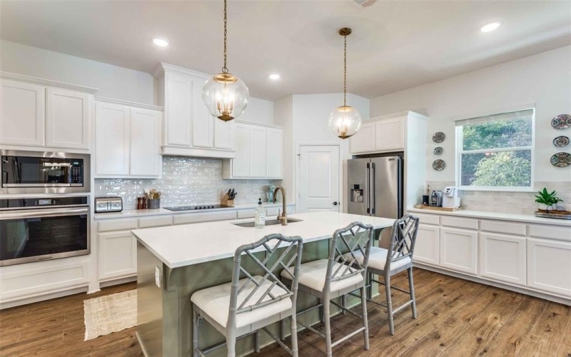8956 Armstrong Court, Benbrook, TX 76126, 4 Habitaciones Habitaciones , ,3 BañosBaños,Residential,En Venta,8956 Armstrong Court,20810409