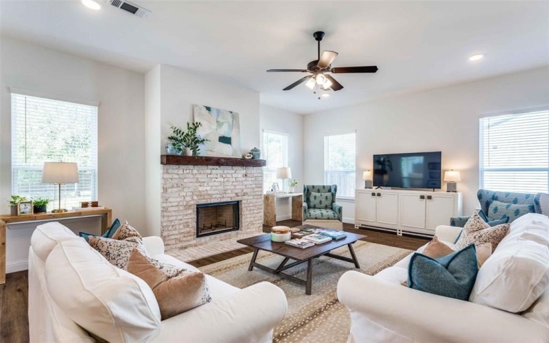8956 Armstrong Court, Benbrook, TX 76126, 4 Habitaciones Habitaciones , ,3 BañosBaños,Residential,En Venta,8956 Armstrong Court,20810409