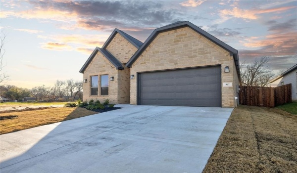 907 Boston Lane, River Oaks, TX 76114, 4 Bedrooms Bedrooms, ,3 BathroomsBathrooms,Residential,For Sale,907 Boston Lane,20810597
