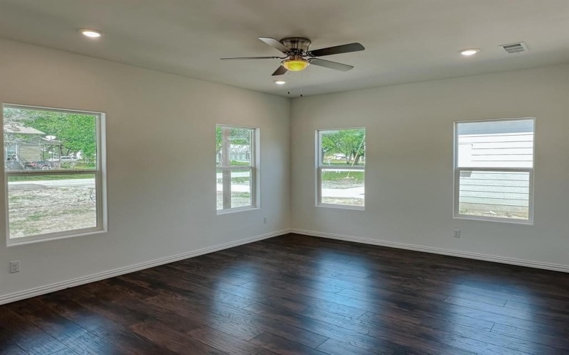 305 SW 6th Street, Kerens, TX 75144, 3 Bedrooms Bedrooms, ,2 BathroomsBathrooms,Residential,For Sale,305 SW 6th Street,20814202
