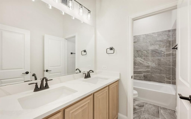 1080 Raptor Road, Alvarado, TX 76009, 3 Bedrooms Bedrooms, ,2 BathroomsBathrooms,Residential,For Sale,1080 Raptor Road,20810827