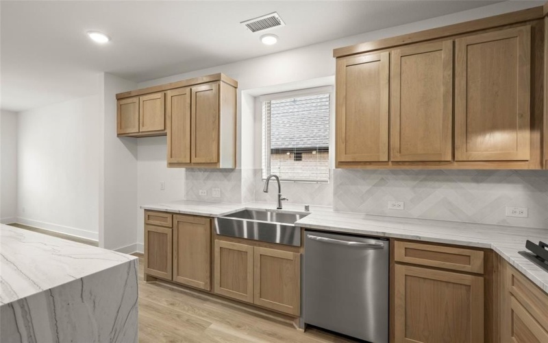 217 Tradd Street, Glenn Heights, TX 75154, 5 Habitaciones Habitaciones , ,5 BañosBaños,Residential,En Venta,217 Tradd Street,20810997