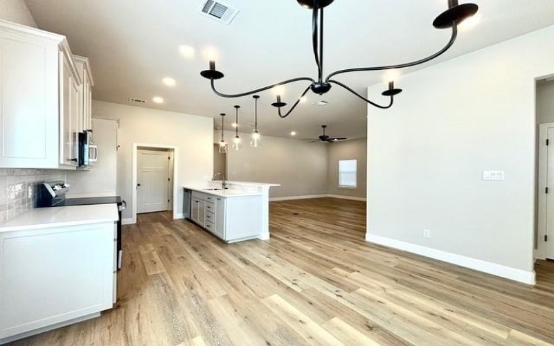 625 Charlotte Lane, Burleson, TX 76028, 3 Bedrooms Bedrooms, ,2 BathroomsBathrooms,Residential,For Sale,625 Charlotte Lane,20814853