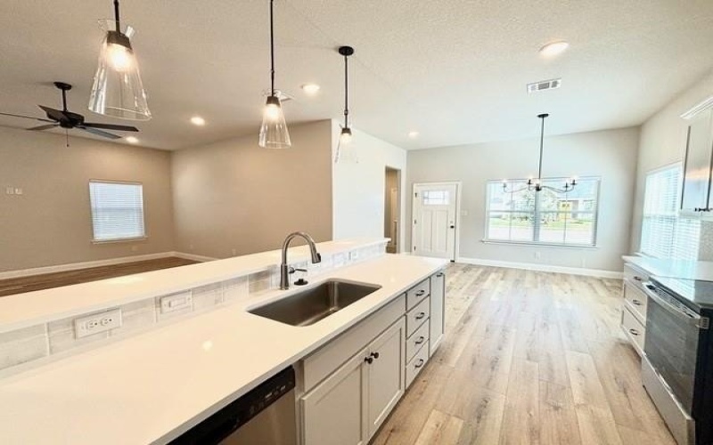 625 Charlotte Lane, Burleson, TX 76028, 3 Bedrooms Bedrooms, ,2 BathroomsBathrooms,Residential,For Sale,625 Charlotte Lane,20814853