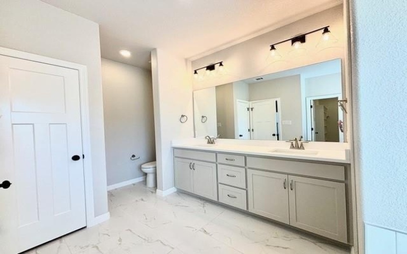 625 Charlotte Lane, Burleson, TX 76028, 3 Bedrooms Bedrooms, ,2 BathroomsBathrooms,Residential,For Sale,625 Charlotte Lane,20814853