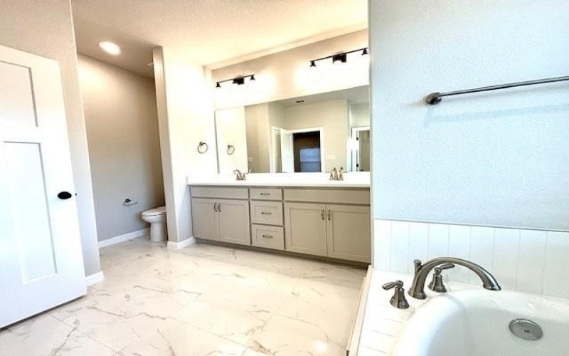 625 Charlotte Lane, Burleson, TX 76028, 3 Bedrooms Bedrooms, ,2 BathroomsBathrooms,Residential,For Sale,625 Charlotte Lane,20814853
