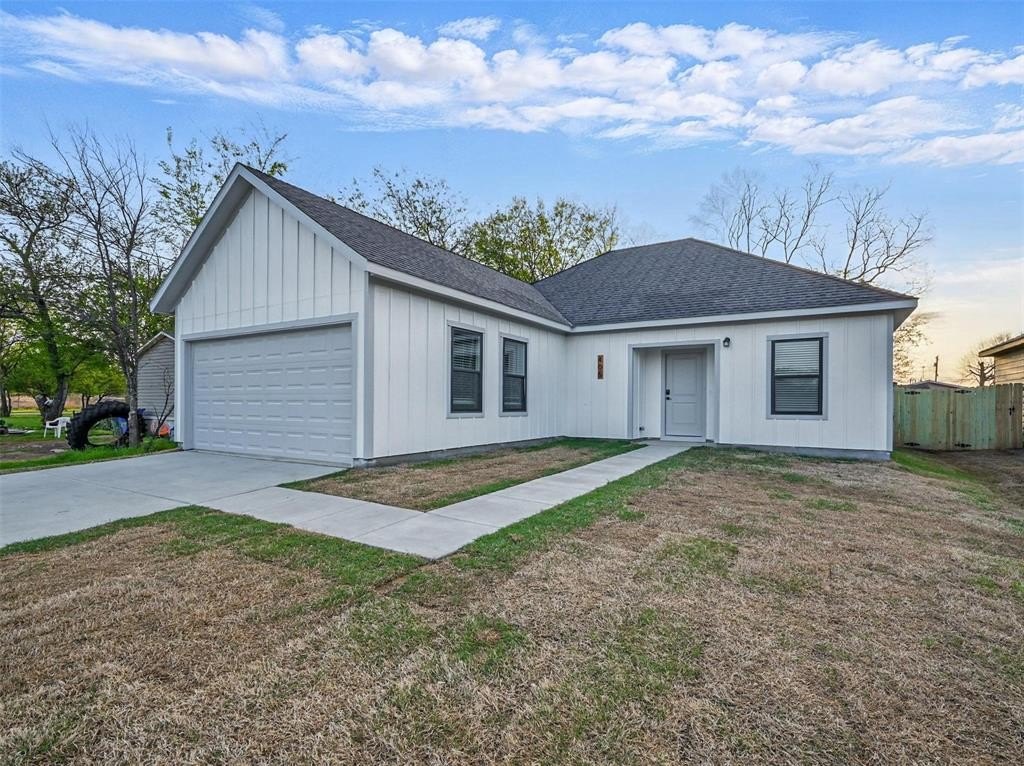 406 Broadway, Whitesboro, TX 76273, 3 Bedrooms Bedrooms, ,2 BathroomsBathrooms,Residential,For Sale,406 Broadway,20811256