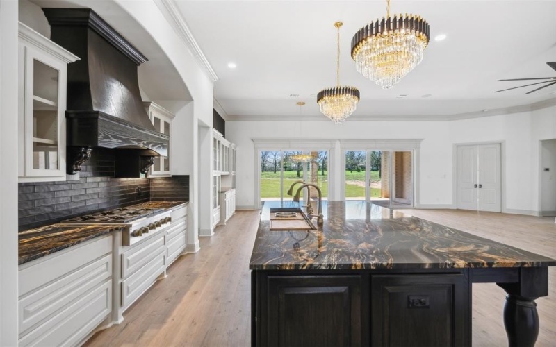 2409 Candlestick Drive, Granbury, TX 76049, 4 Bedrooms Bedrooms, ,5 BathroomsBathrooms,Residential,For Sale,2409 Candlestick Drive,20811301