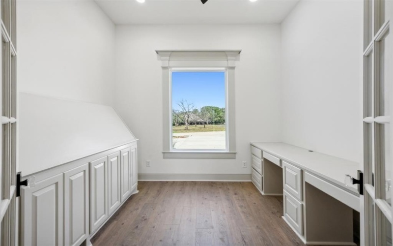 2409 Candlestick Drive, Granbury, TX 76049, 4 Bedrooms Bedrooms, ,5 BathroomsBathrooms,Residential,For Sale,2409 Candlestick Drive,20811301