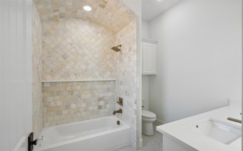 2409 Candlestick Drive, Granbury, TX 76049, 4 Bedrooms Bedrooms, ,5 BathroomsBathrooms,Residential,For Sale,2409 Candlestick Drive,20811301