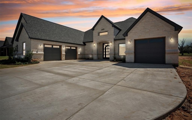2409 Candlestick Drive, Granbury, TX 76049, 4 Bedrooms Bedrooms, ,5 BathroomsBathrooms,Residential,For Sale,2409 Candlestick Drive,20811301