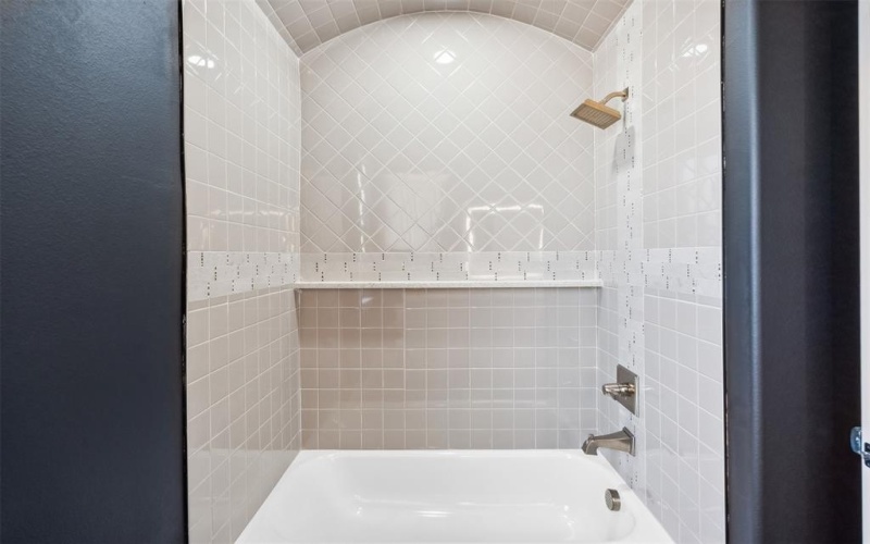 2409 Candlestick Drive, Granbury, TX 76049, 4 Bedrooms Bedrooms, ,5 BathroomsBathrooms,Residential,For Sale,2409 Candlestick Drive,20811301