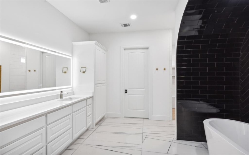 2409 Candlestick Drive, Granbury, TX 76049, 4 Bedrooms Bedrooms, ,5 BathroomsBathrooms,Residential,For Sale,2409 Candlestick Drive,20811301