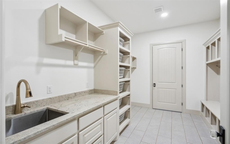 2409 Candlestick Drive, Granbury, TX 76049, 4 Bedrooms Bedrooms, ,5 BathroomsBathrooms,Residential,For Sale,2409 Candlestick Drive,20811301