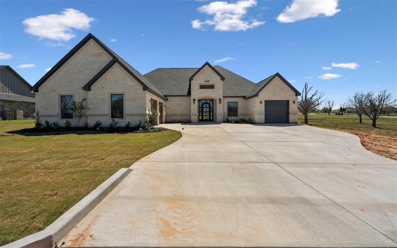 2409 Candlestick Drive, Granbury, TX 76049, 4 Bedrooms Bedrooms, ,5 BathroomsBathrooms,Residential,For Sale,2409 Candlestick Drive,20811301