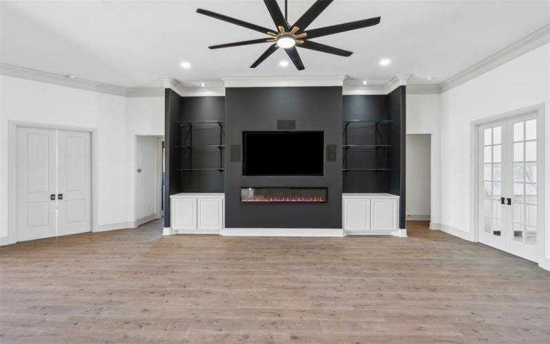 2409 Candlestick Drive, Granbury, TX 76049, 4 Bedrooms Bedrooms, ,5 BathroomsBathrooms,Residential,For Sale,2409 Candlestick Drive,20811301