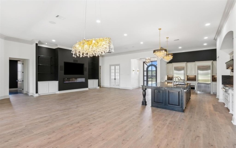 2409 Candlestick Drive, Granbury, TX 76049, 4 Bedrooms Bedrooms, ,5 BathroomsBathrooms,Residential,For Sale,2409 Candlestick Drive,20811301