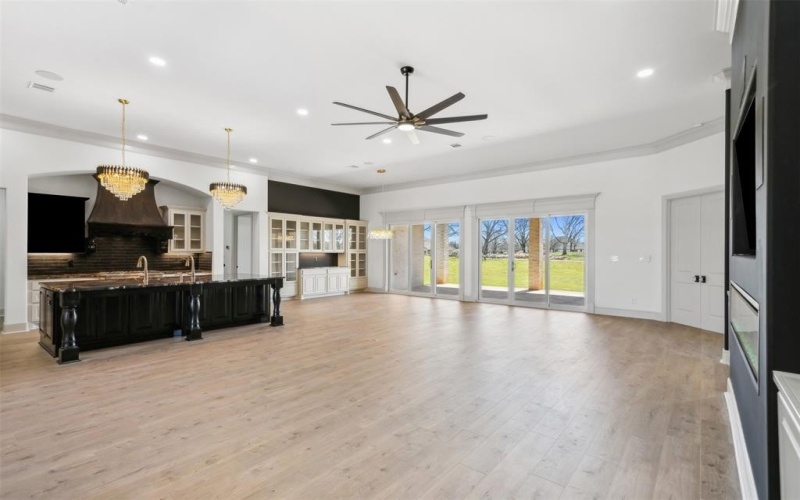 2409 Candlestick Drive, Granbury, TX 76049, 4 Bedrooms Bedrooms, ,5 BathroomsBathrooms,Residential,For Sale,2409 Candlestick Drive,20811301