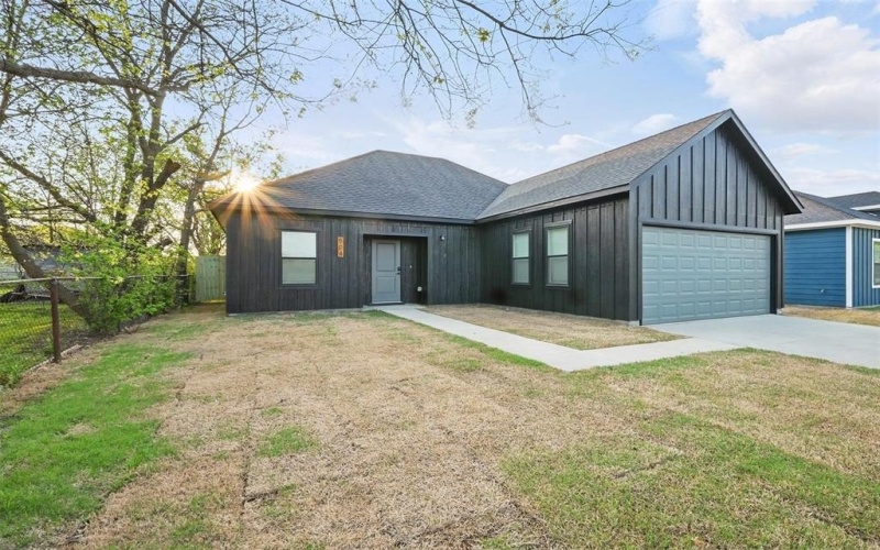 504 Broadway, Whitesboro, TX 76273, 3 Bedrooms Bedrooms, ,2 BathroomsBathrooms,Residential,For Sale,504 Broadway,20811306