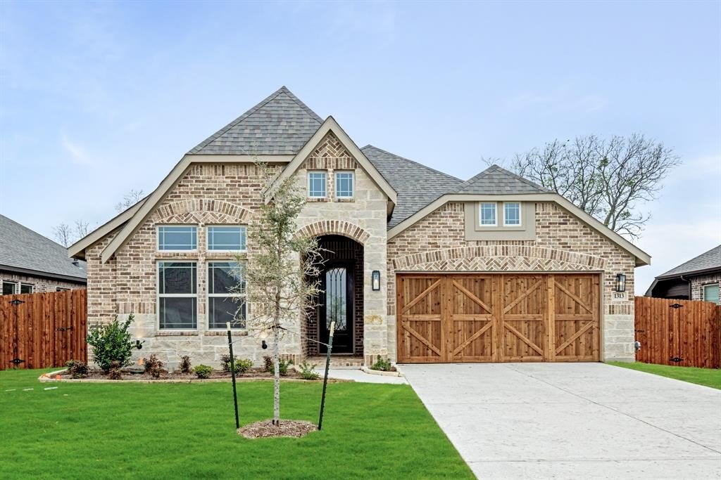 1313 Wrenwood Court, Red Oak, TX 75154, 3 Bedrooms Bedrooms, ,2 BathroomsBathrooms,Residential,For Sale,1313 Wrenwood Court,20816669