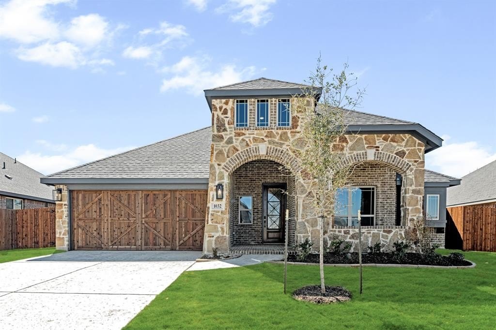 1032 Quincy Drive, Red Oak, TX 75154, 3 Bedrooms Bedrooms, ,2 BathroomsBathrooms,Residential,For Sale,1032 Quincy Drive,20816713