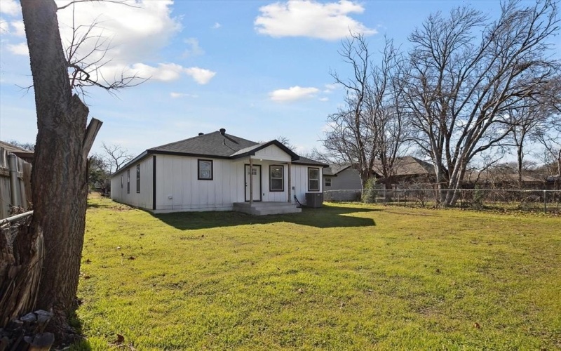 8354 Sussex Street, White Settlement, TX 76108, 3 Bedrooms Bedrooms, ,2 BathroomsBathrooms,Residential,For Sale,8354 Sussex Street,20822274
