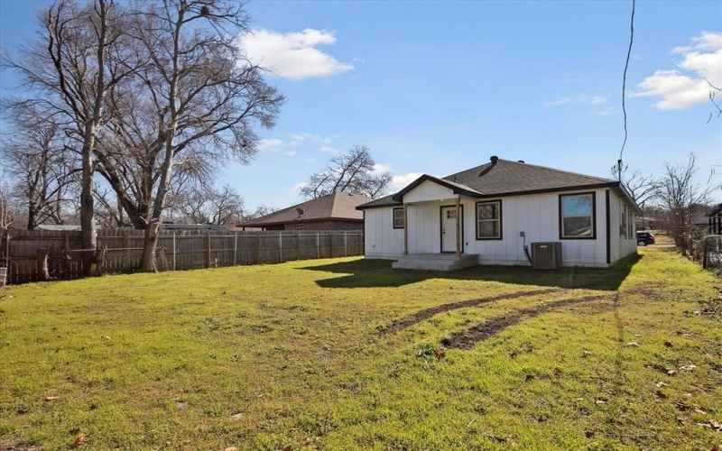 8354 Sussex Street, White Settlement, TX 76108, 3 Bedrooms Bedrooms, ,2 BathroomsBathrooms,Residential,For Sale,8354 Sussex Street,20822274