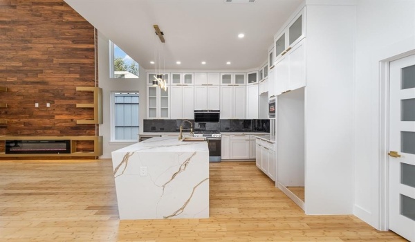 823 Gallagher Street, Dallas, TX 75212, 5 Bedrooms Bedrooms, ,3 BathroomsBathrooms,Residential,For Sale,823 Gallagher Street,20819163
