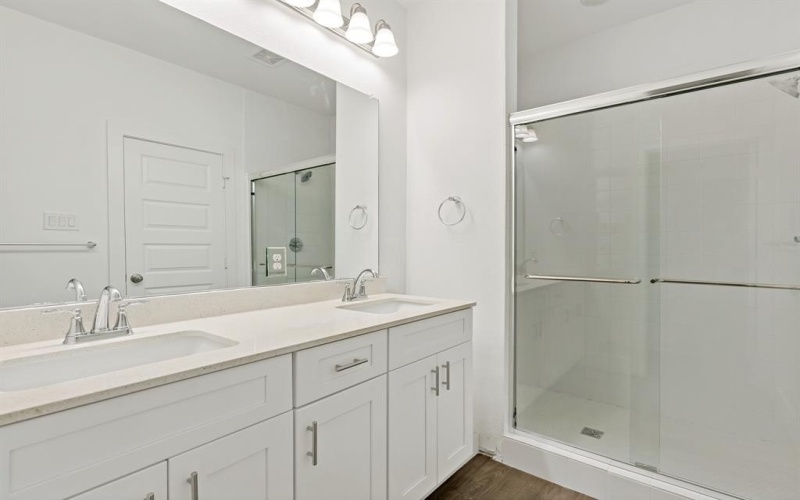 400-414 E 7th Street, Bonham, TX 75418, 6 Habitaciones Habitaciones , ,5 BañosBaños,Residential Multi Family,En Venta,400-414 E 7th Street,20819682