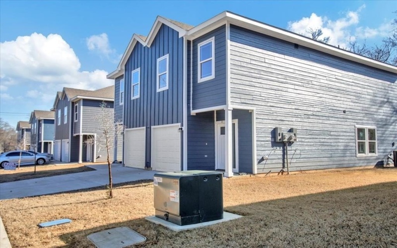 400-414 E 7th Street, Bonham, TX 75418, 6 Habitaciones Habitaciones , ,5 BañosBaños,Residential Multi Family,En Venta,400-414 E 7th Street,20819682