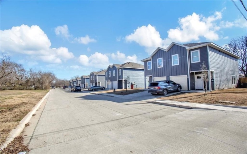 400-414 E 7th Street, Bonham, TX 75418, 6 Habitaciones Habitaciones , ,5 BañosBaños,Residential Multi Family,En Venta,400-414 E 7th Street,20819682
