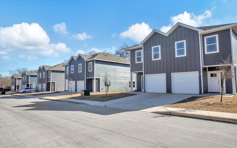 400-414 E 7th Street, Bonham, TX 75418, 6 Habitaciones Habitaciones , ,5 BañosBaños,Residential Multi Family,En Venta,400-414 E 7th Street,20819682