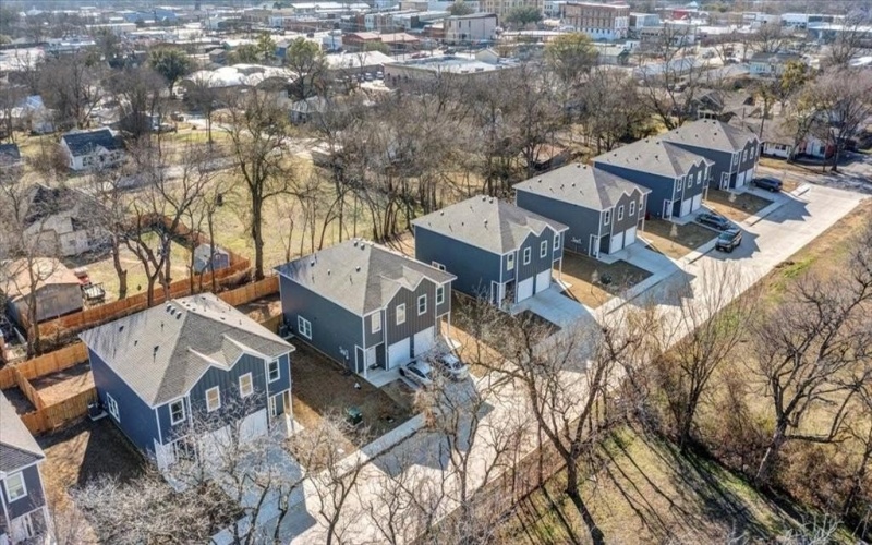400-414 E 7th Street, Bonham, TX 75418, 6 Habitaciones Habitaciones , ,5 BañosBaños,Residential Multi Family,En Venta,400-414 E 7th Street,20819682
